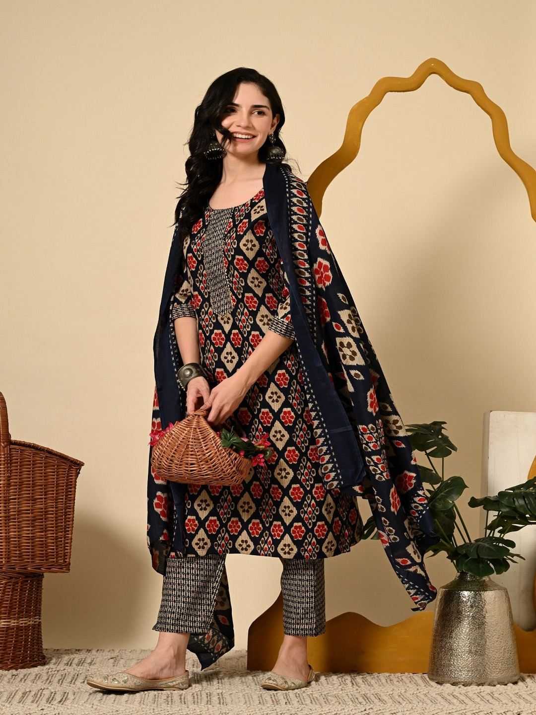 

RAJPUTANA CAMISA Ethnic Motifs Printed Kurta With Trousers And Dupatta, Black