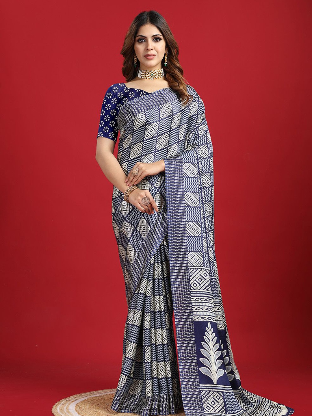 

NIRMAL CREATION Geometric Printed Saree, Navy blue