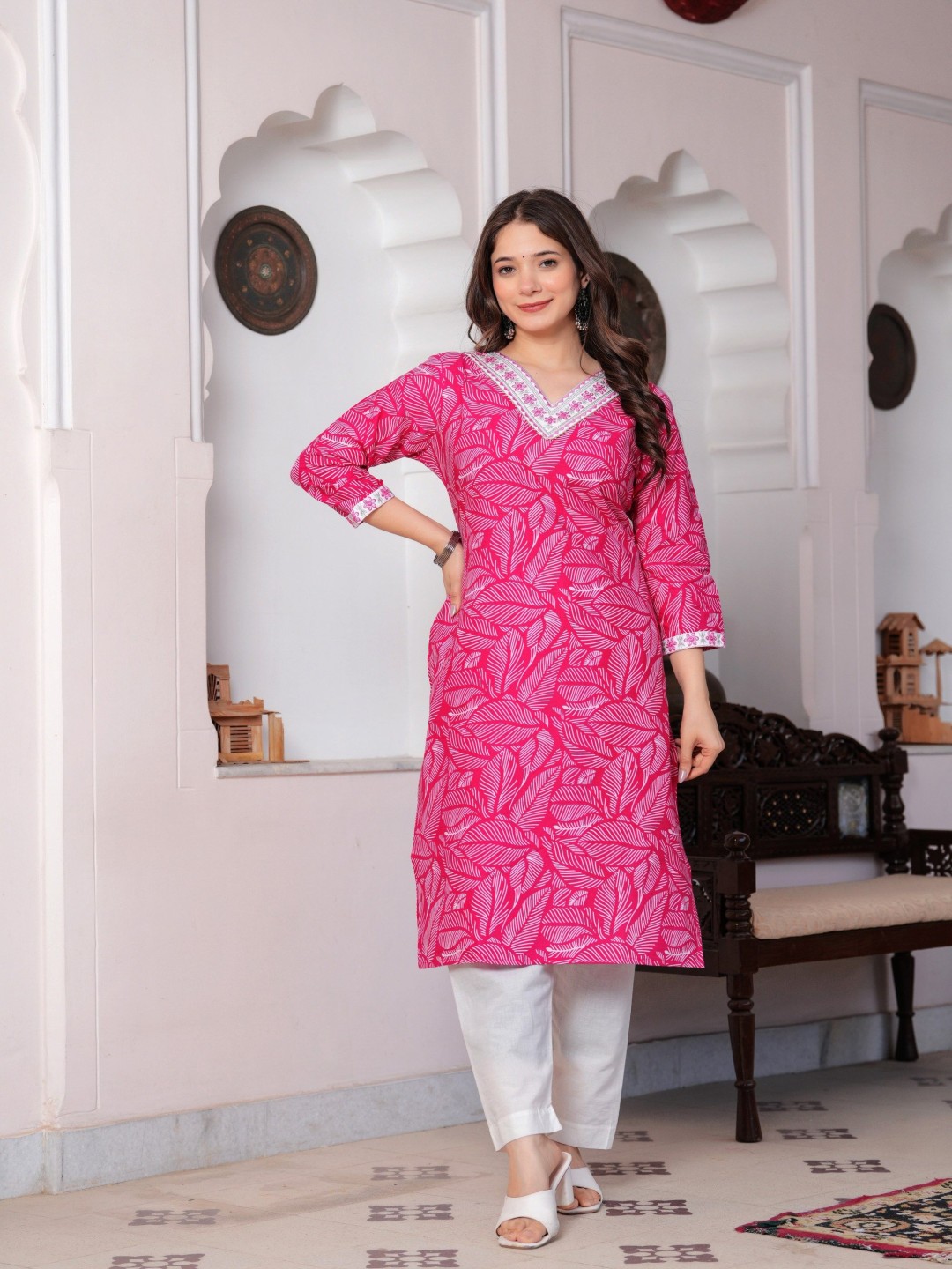 

PHYSIL Floral Printed V-Neck Pure Cotton Straight Kurta, Pink