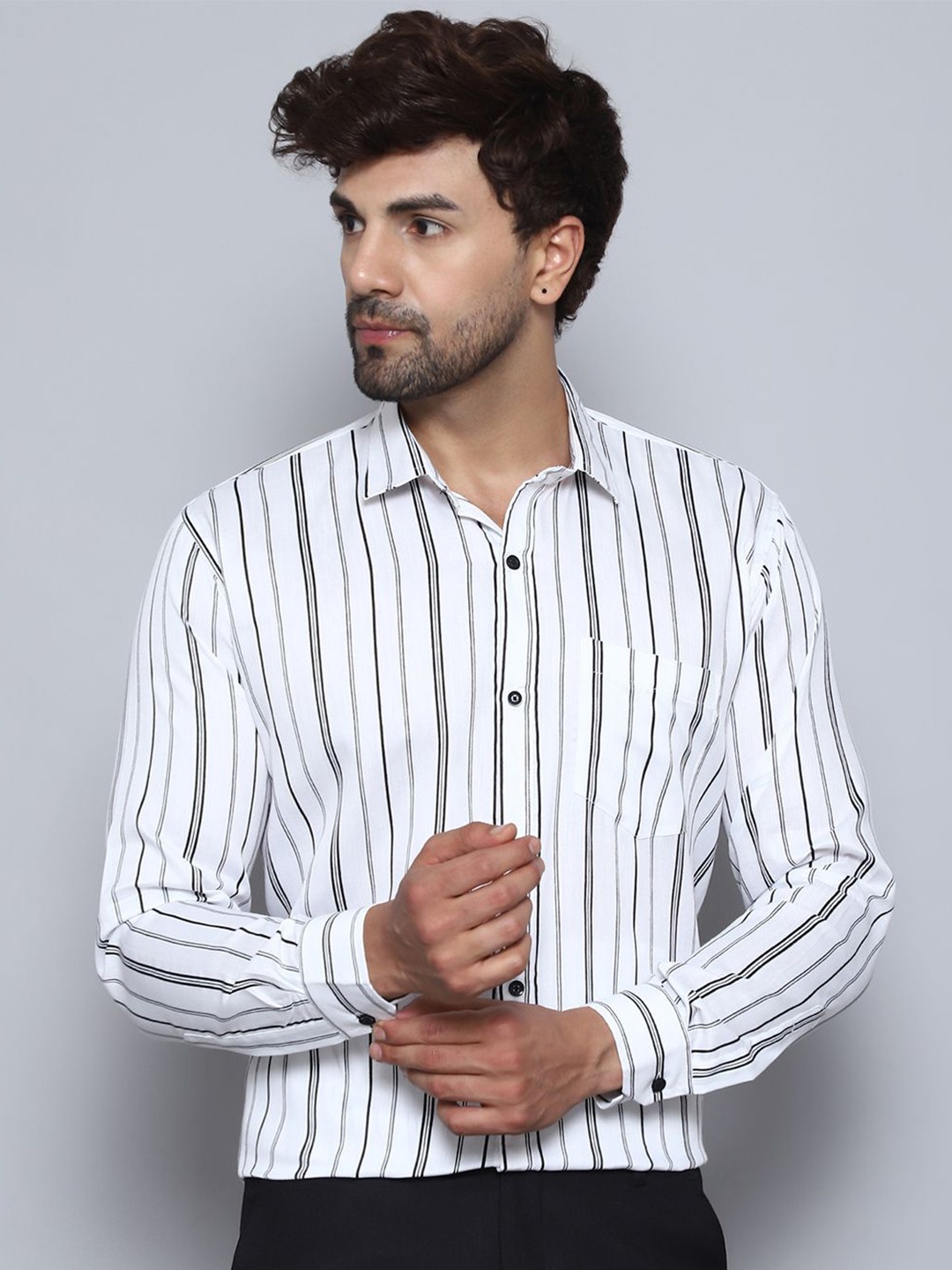 

BANHUSSAIN Men Cutaway Collar Vertical Striped Cotton Linen Formal Shirt, White