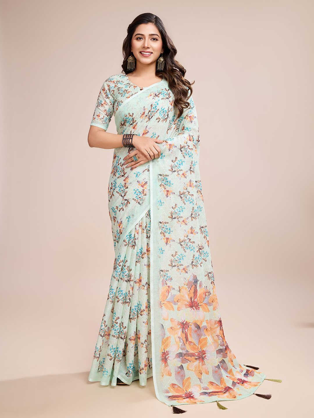 

SHRIMAY Floral Printed Saree, Blue