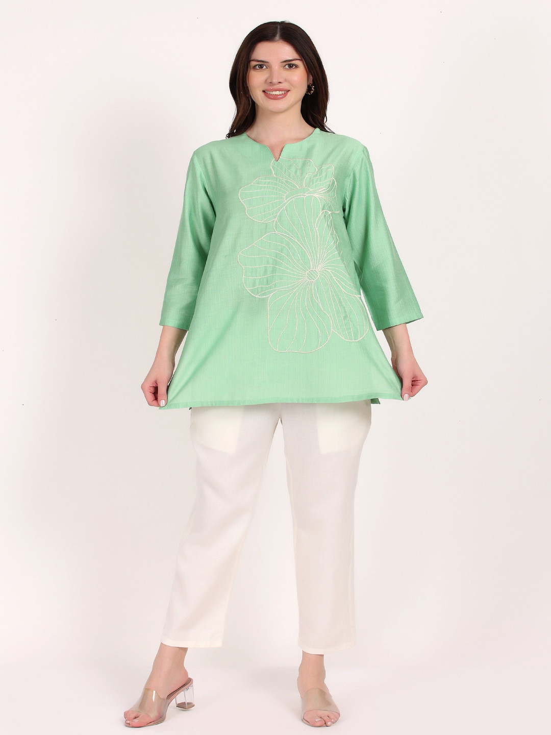 

Yadya Threads Floral Thread Work Notch Neck Straight Kurti, Green