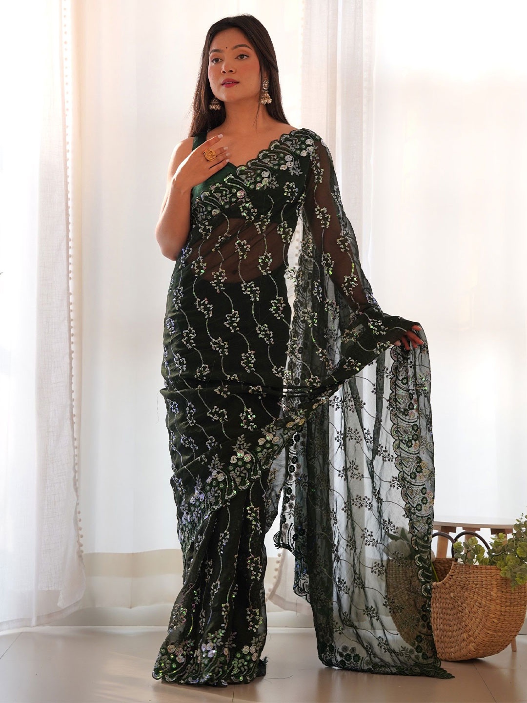 

LeeliPeeri Designer Embellished Sequinned Designer Saree, Green