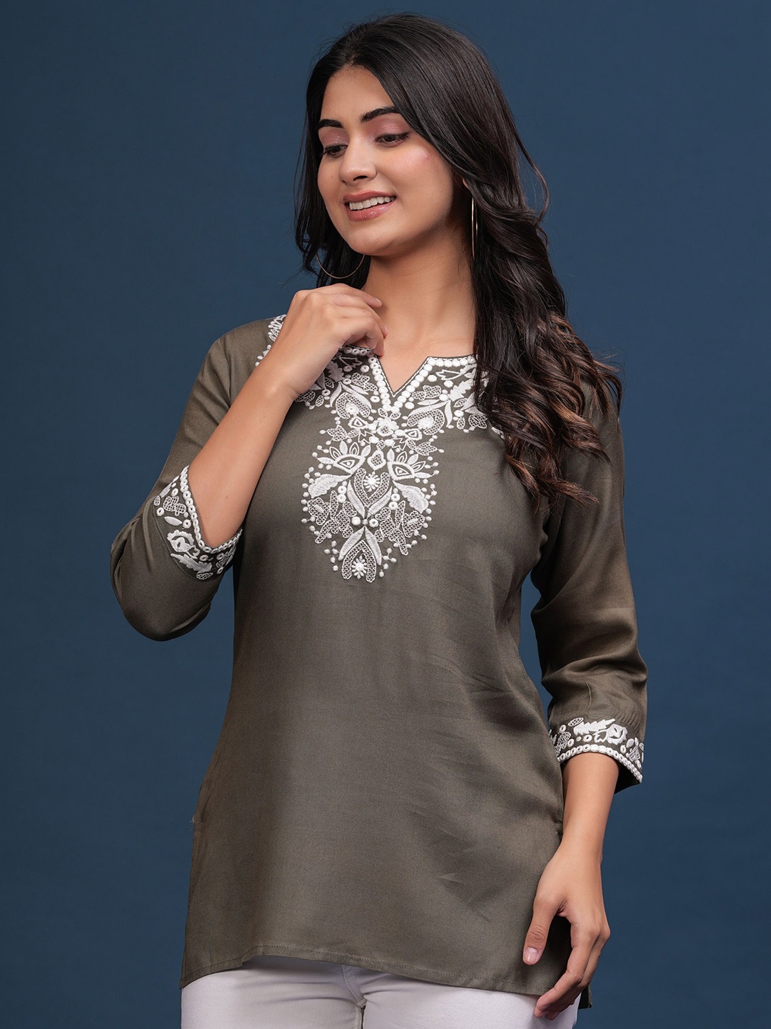 

PINGAKSH Embroidered Yoke Design Kurti, Olive