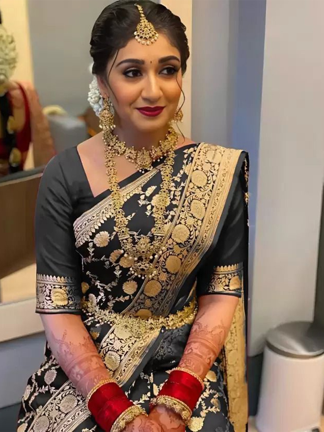 

SAADHVI Woven Design Pure Silk Fusion Saree, Black