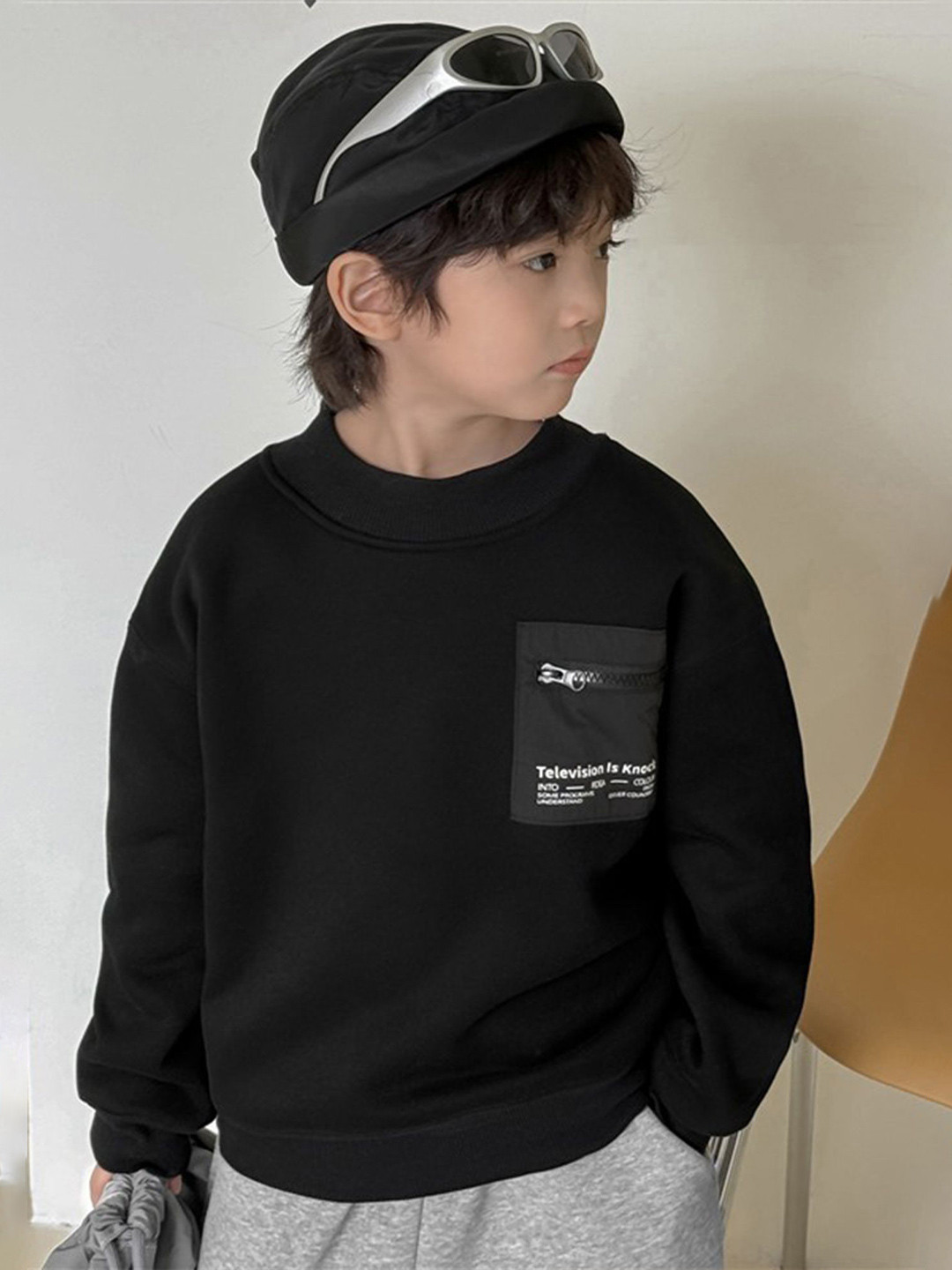

LULU & SKY Boys Sweatshirt, Black