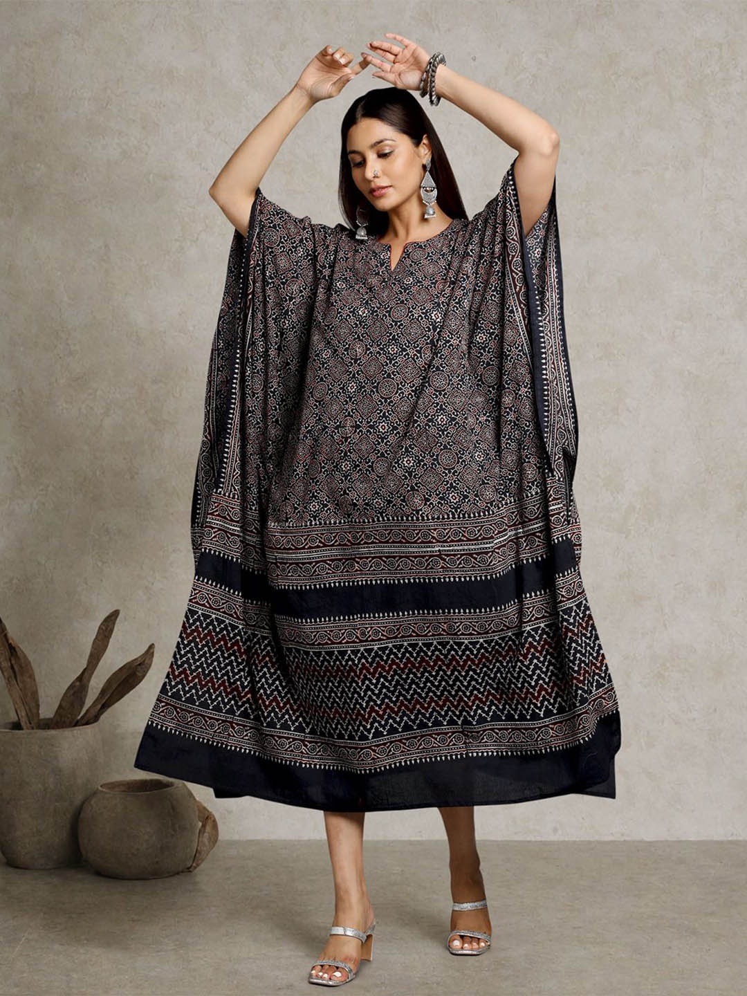 

THE WEAVE TRAVELLER Women Ethnic Motifs Print Kaftan Maxi Dress, Black