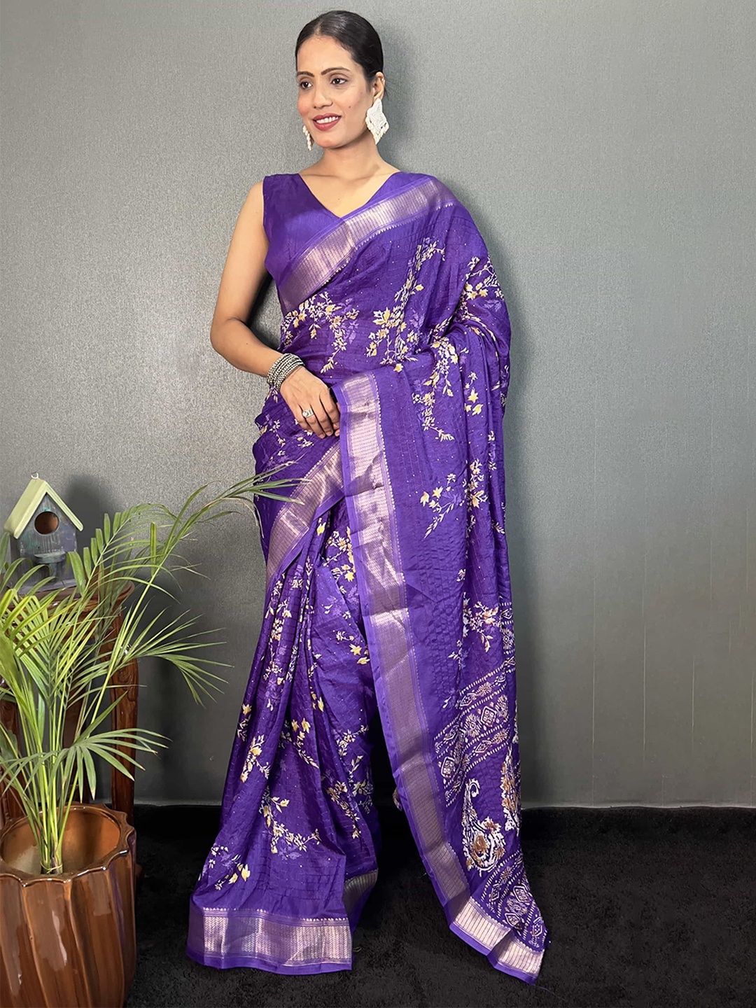 

DIVASTRI Floral Zari Pure Silk Jamdani Saree, Purple