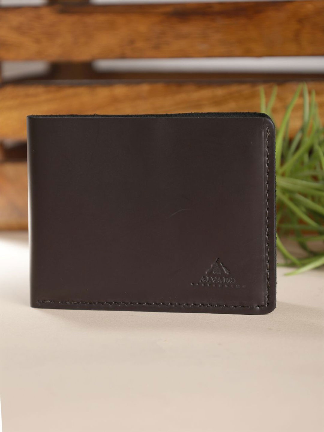 

Alvaro Castagnino Men Leather Two Fold Wallet, Brown