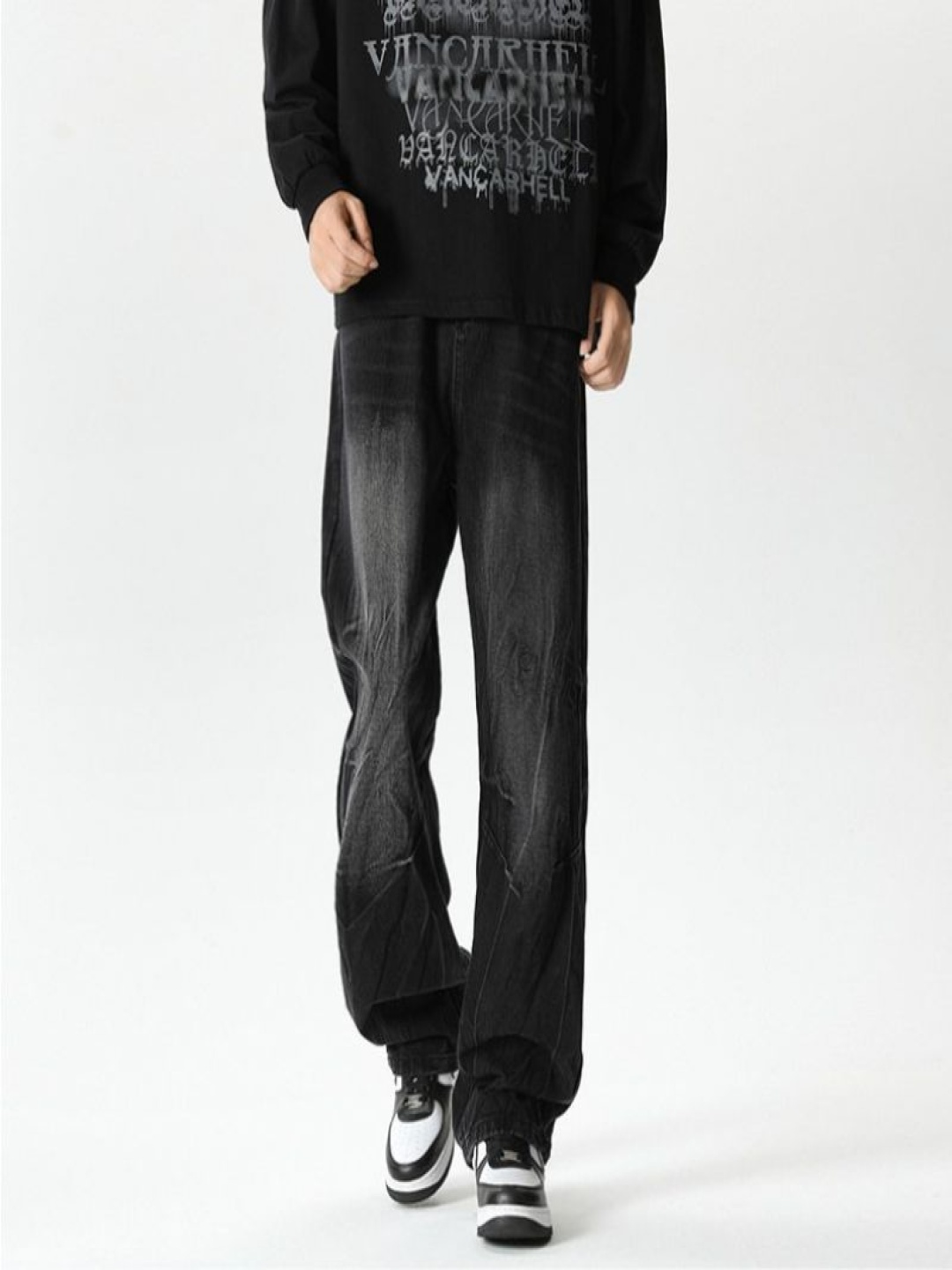 

StyleCast Men Relaxed Fit Mid-Rise Heavy Fade Jeans, Black