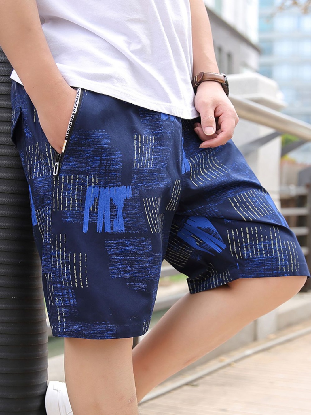 

StyleCast x Revolte Men Printed Cotton Shorts, Navy blue