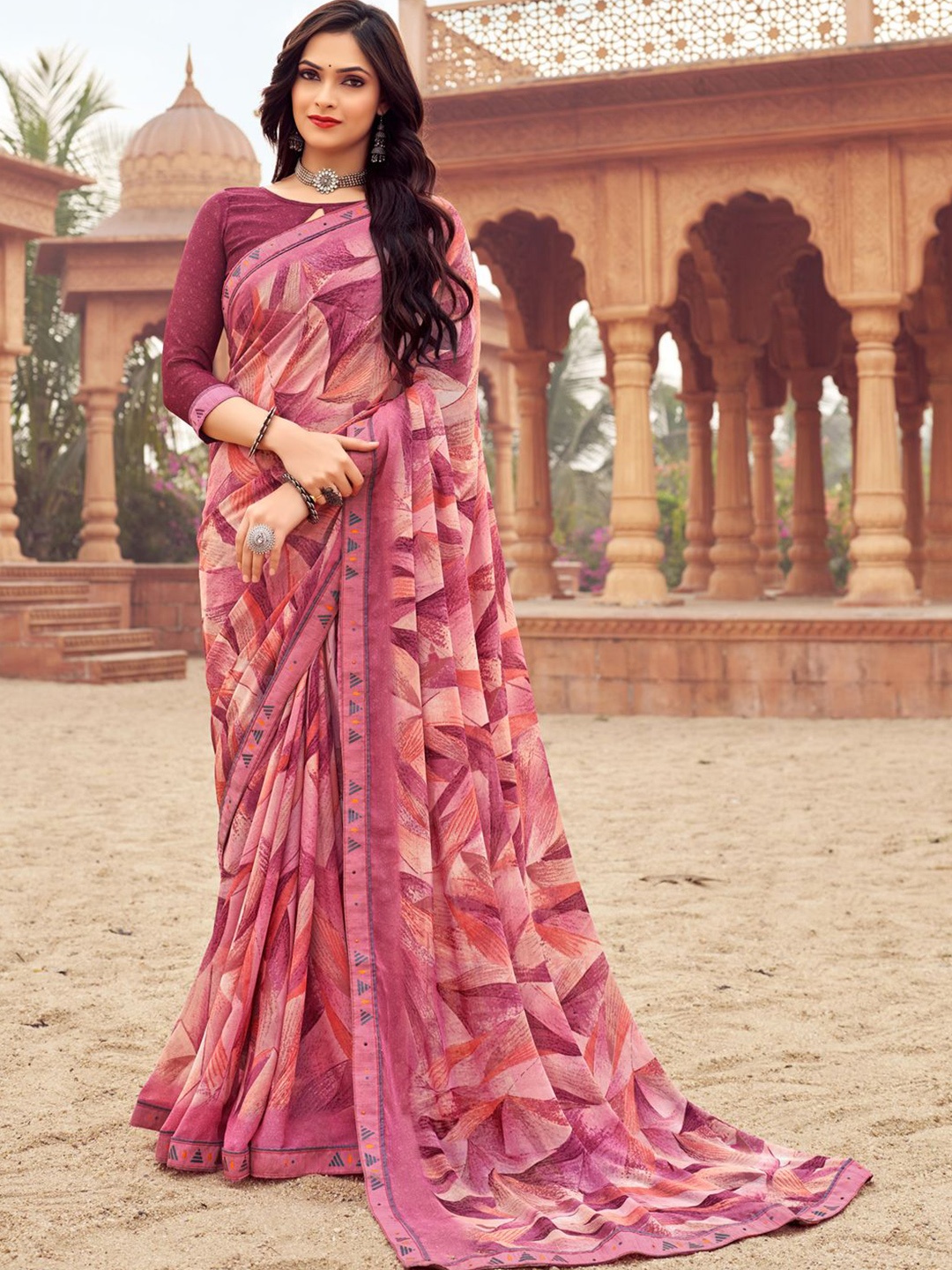 

Mitera Women Abstract Printed Saree, Purple