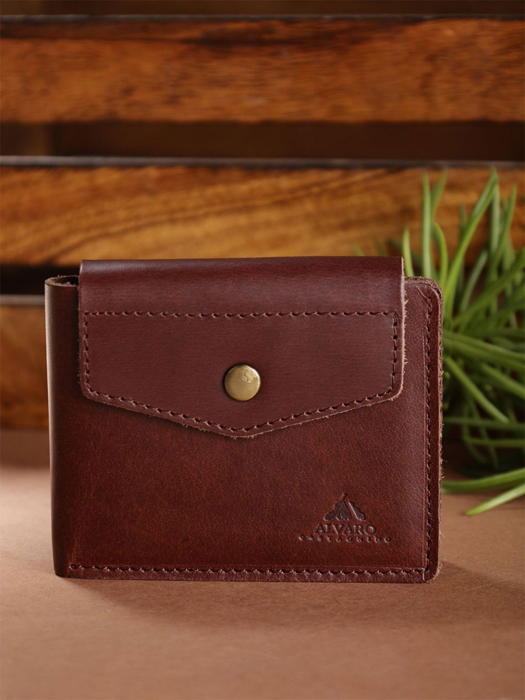 

Alvaro Castagnino Men Textured Leather Two Fold Wallet, Tan