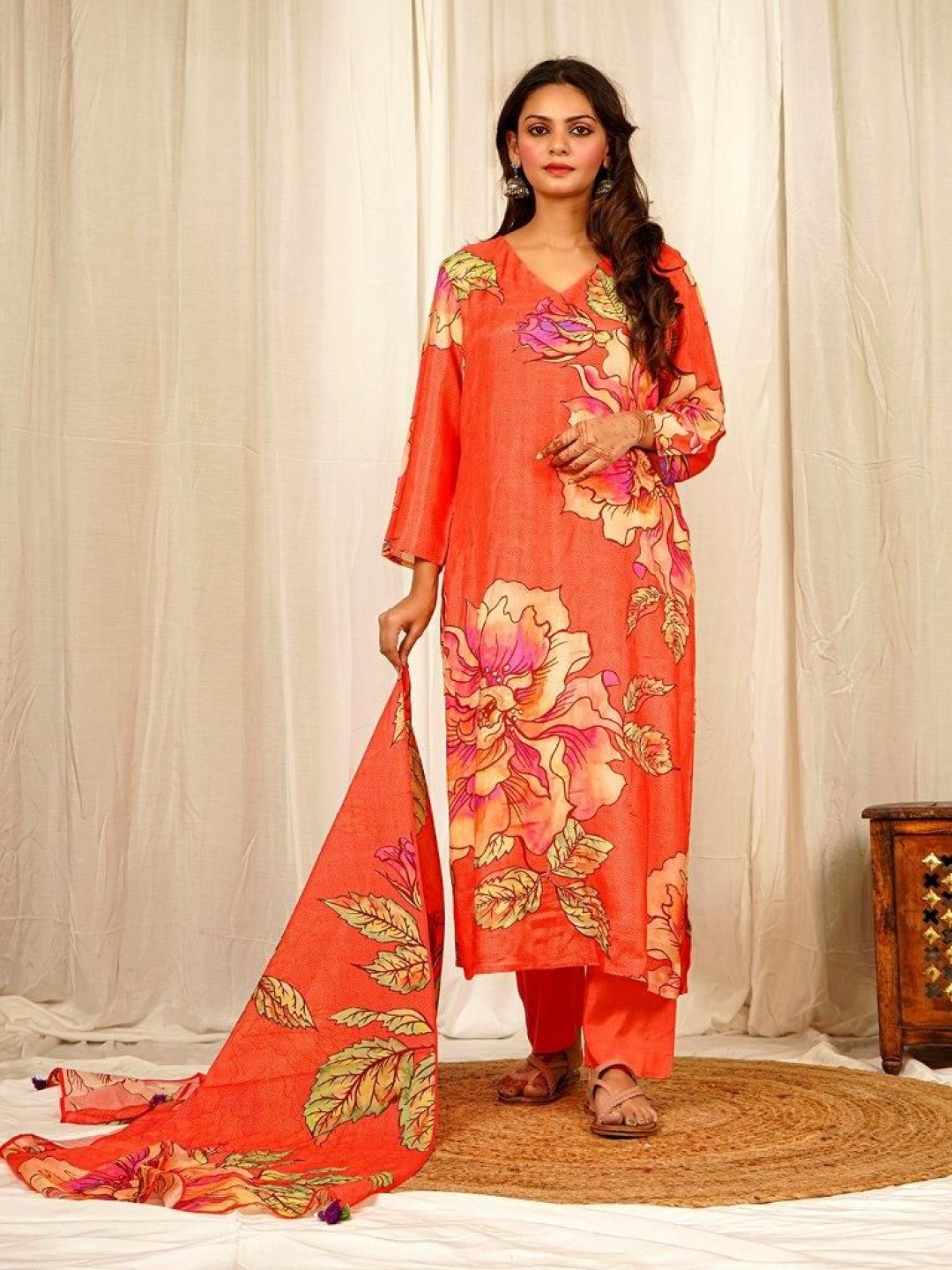 

EARTH O FAB EthnicMotifs Printed V-Neck Straight Pure Silk Kurta With Palazzos And Dupatta, Orange