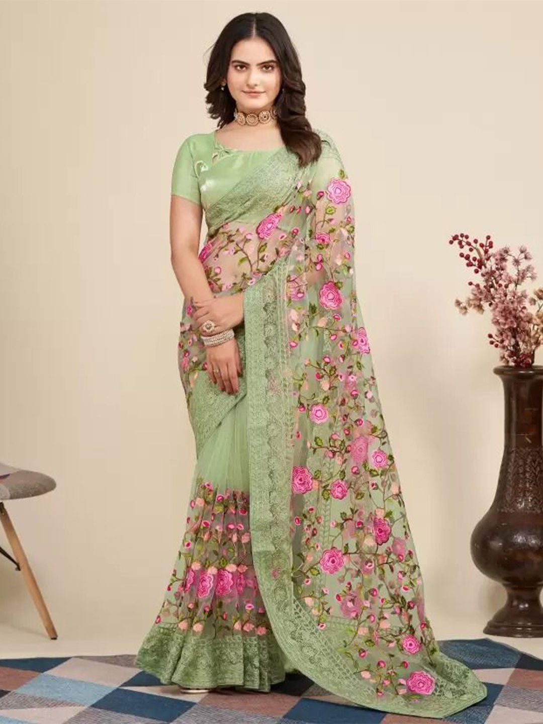 

SAADHVI Embellished Floral Embroidered Net Saree, Green