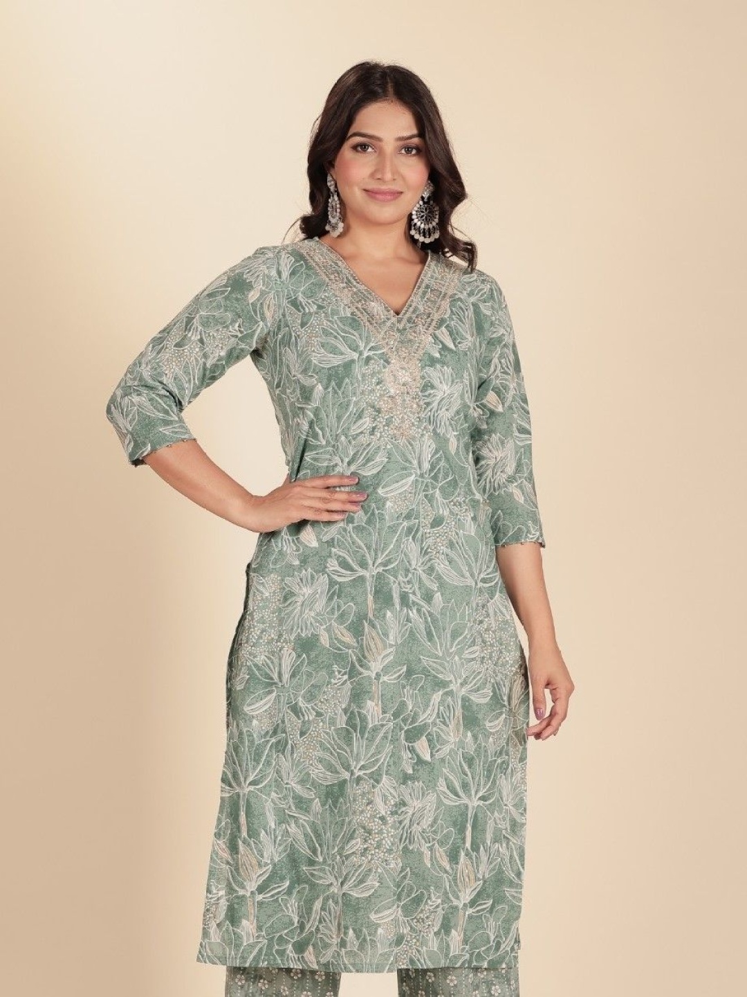 

Aramya Floral Printed Embroidered V-Neck Straight Cotton Kurta, Green