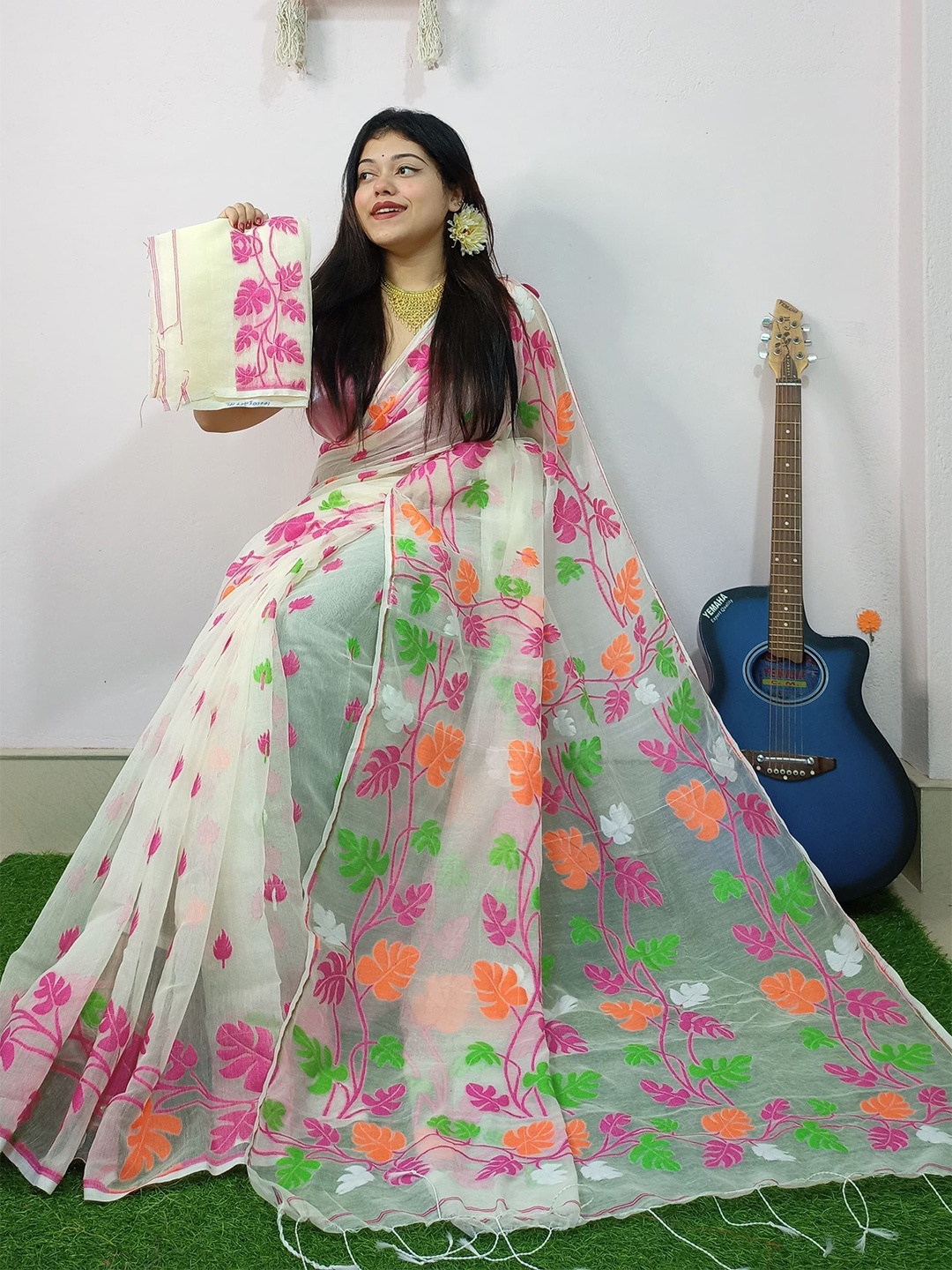 

Ruuprekha Woven Design Zari Organza Jamdani Saree, Off white