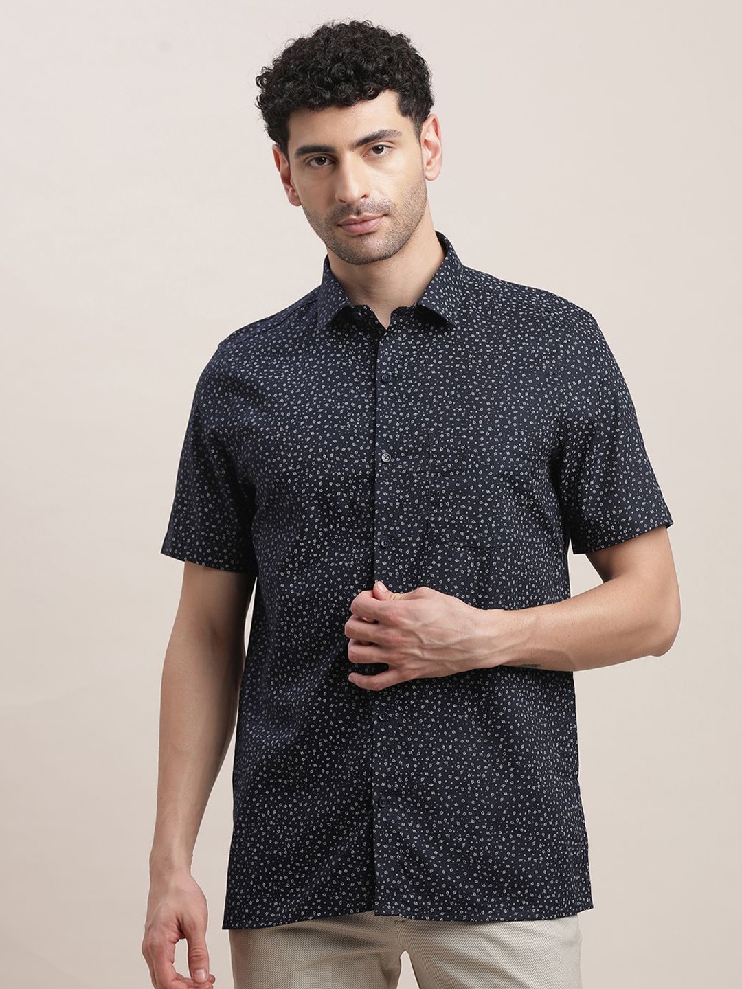 

Turtle Men Standard Fit Spread Collar Floral Printed Cotton Formal Shirt, Black