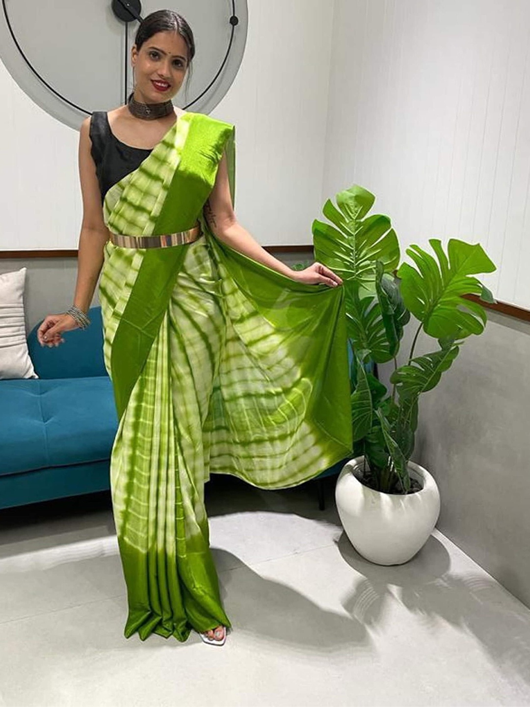 

DIVASTRI Floral Satin Ready to Wear Jamdani Saree, Green