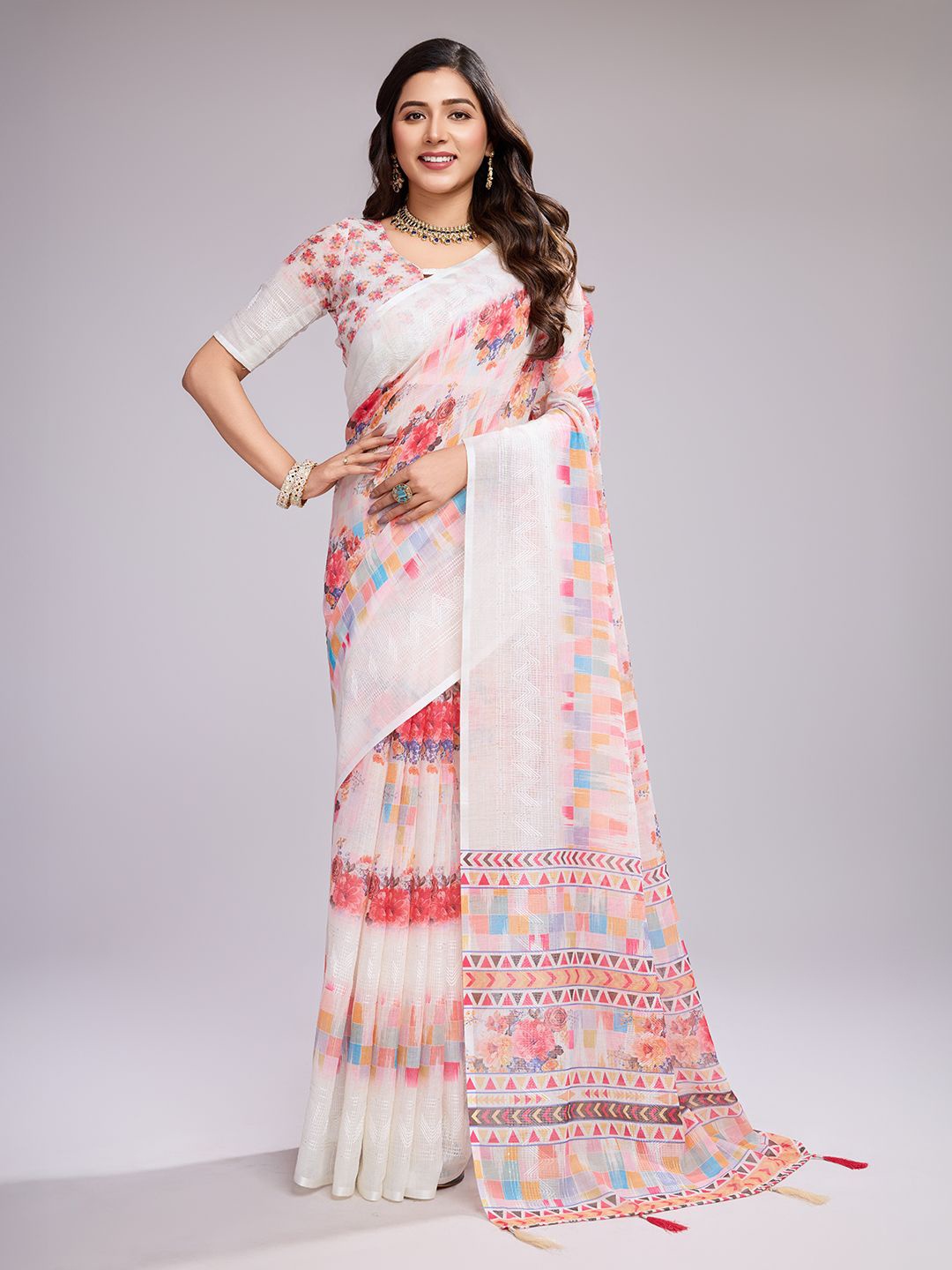 

SHRIMAY Floral Printed Saree, White