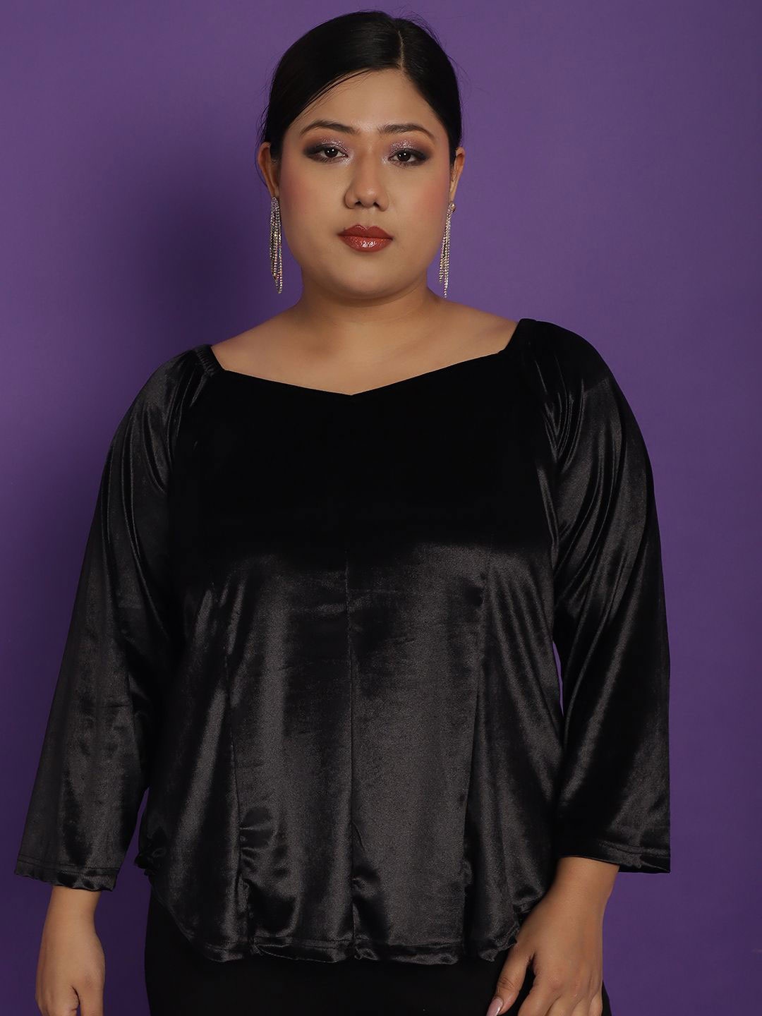 

theRebelinme Plus Size Sweetheart Neck Velvet Top, Black
