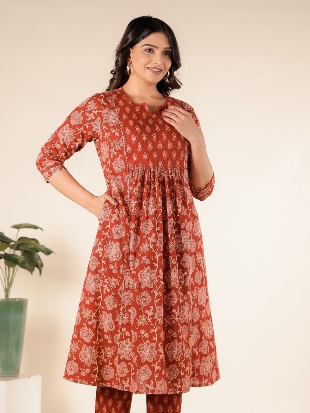 

Aramya Women Floral Printed Kurta, Yellow