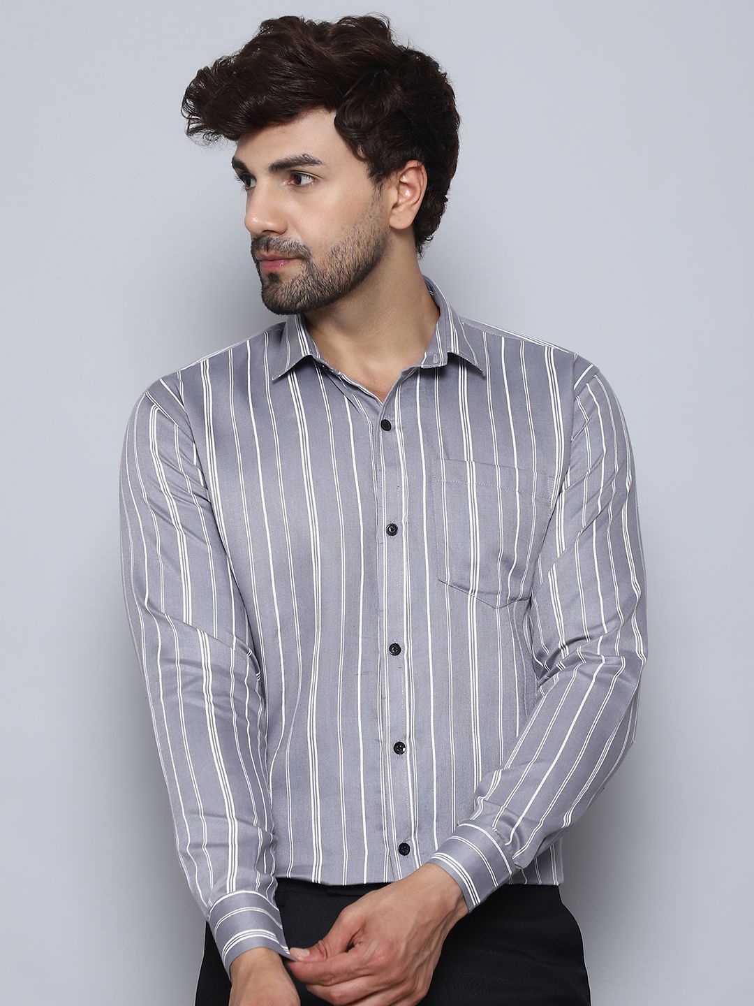 

BANHUSSAIN Men Cutaway Collar Vertical Striped Cotton Linen Formal Shirt, Grey
