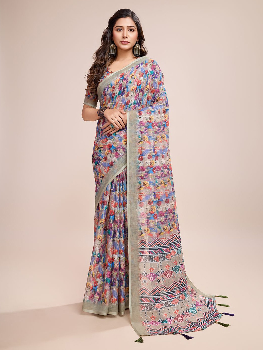 

SHRIMAY Women Floral Printed Saree, Grey