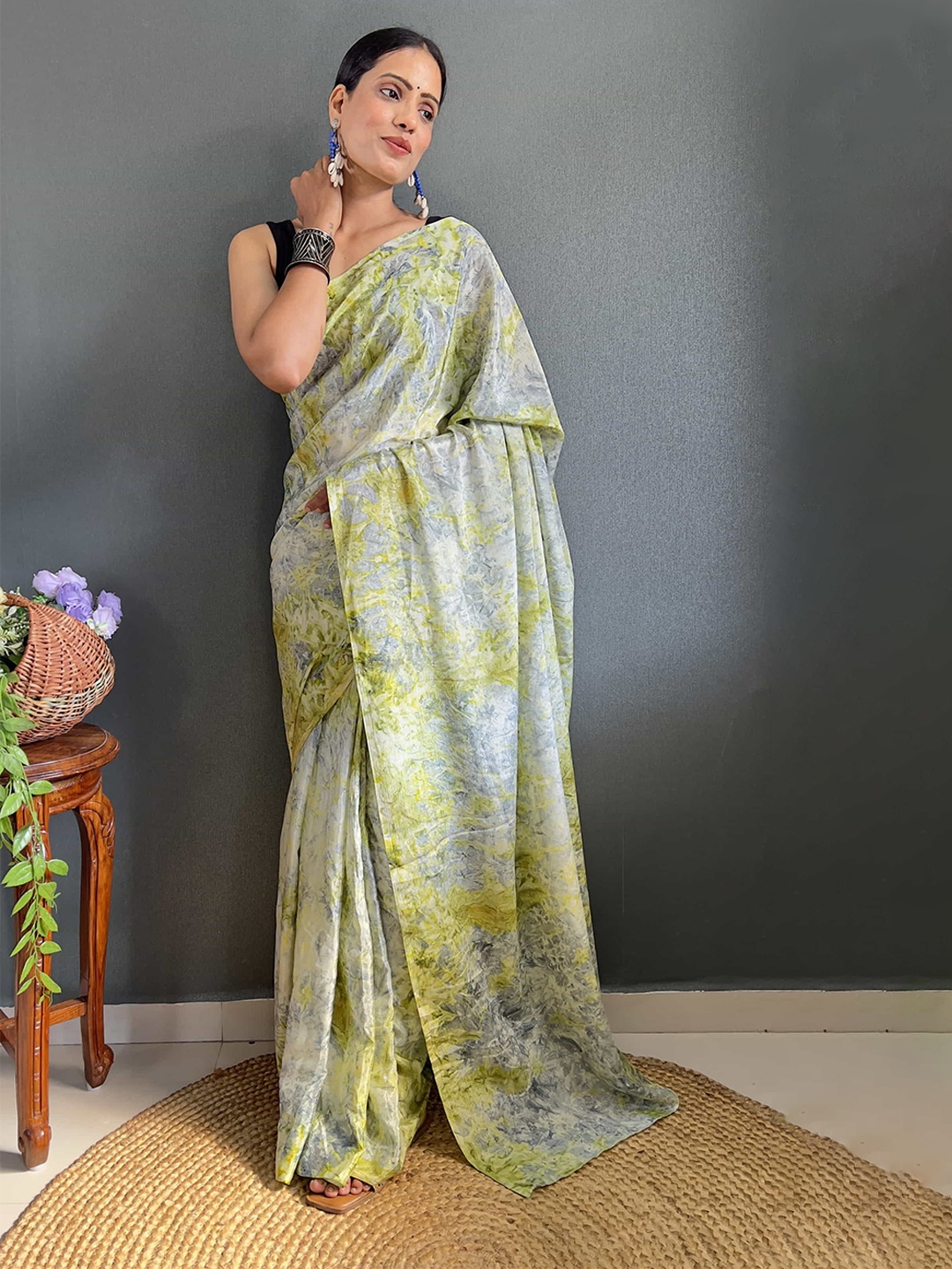 

DIVASTRI Floral Pure Chiffon Ready to Wear Jamdani Saree, Green