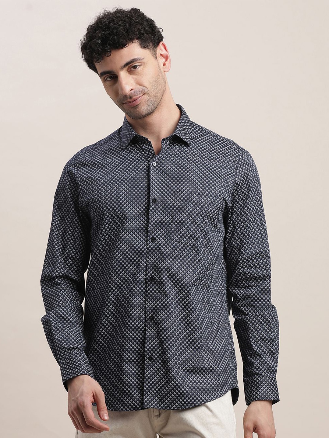 

Turtle Men Standard Fit Spread Collar Micro Ditsy Printed Cotton Casual Shirt, Black