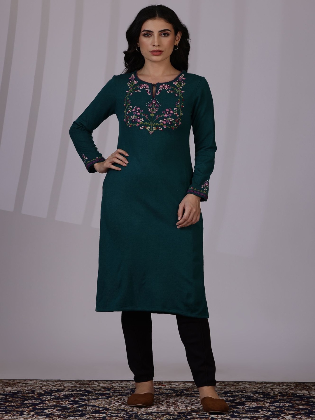 

W Floral Embroidered Keyhole Neck Straight Kurta, Blue