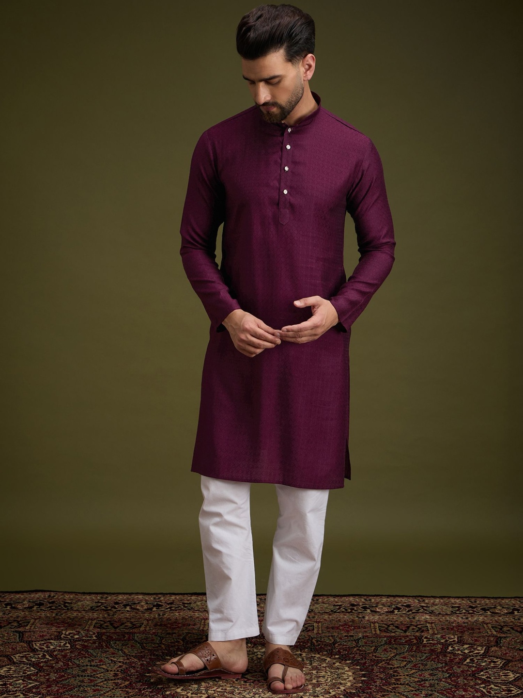 

Anouk Men Geometric Embroidered Thread Work Kurta, Maroon