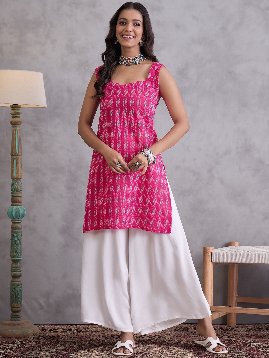 

InWeave Geometric Printed Sweetheart Neck Pure Cotton Straight Kurti With Palazzos, Pink