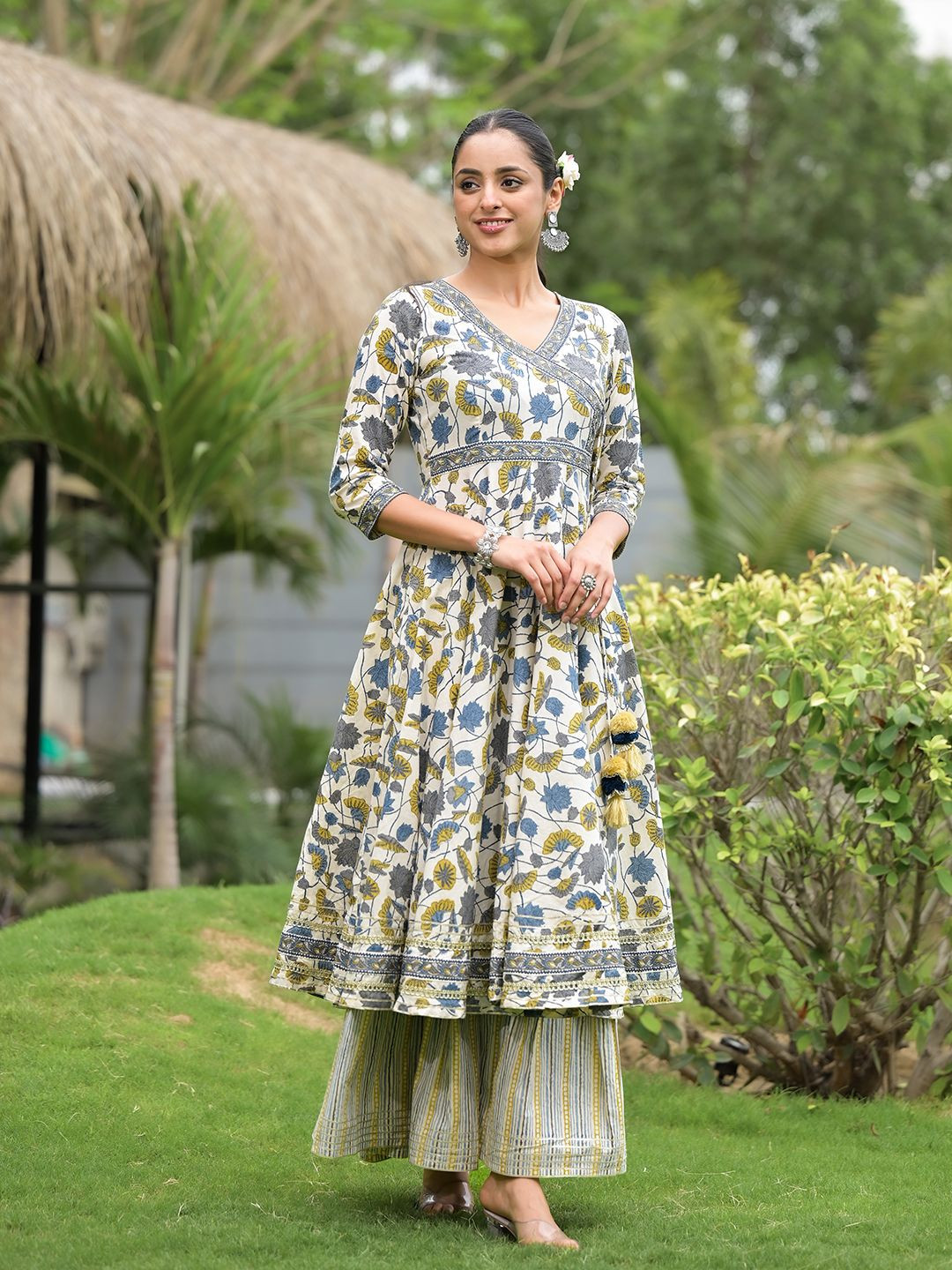

KALINI Floral Printed V-Neck Pure Cotton Anarkali Kurta with Palazzos, Off white