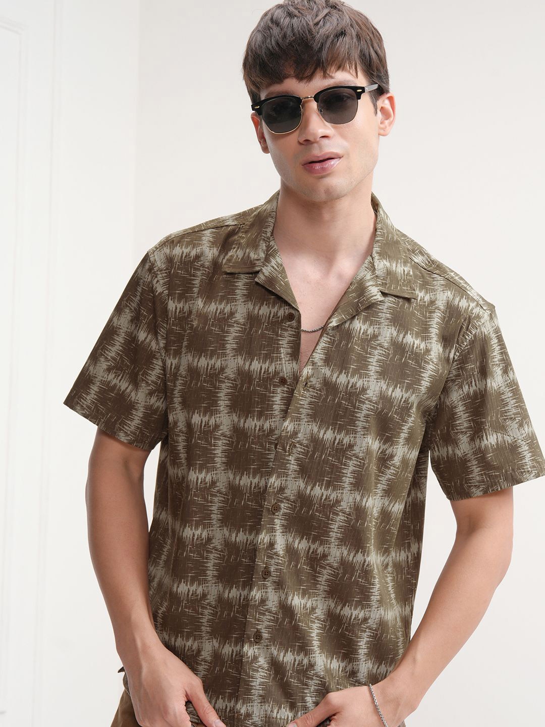 

HIGHLANDER Men Cuban Collar Abstract Printed Relaxed Fit Casual Shirt, Brown