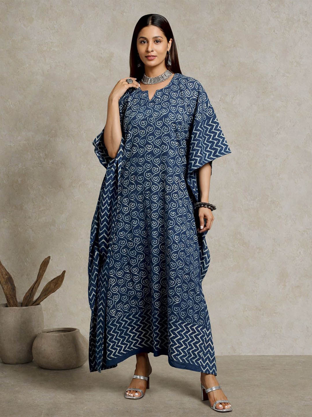 

THE WEAVE TRAVELLER Women Ethnic Motifs Printed Cotton Kaftan Maxi Dress, Blue