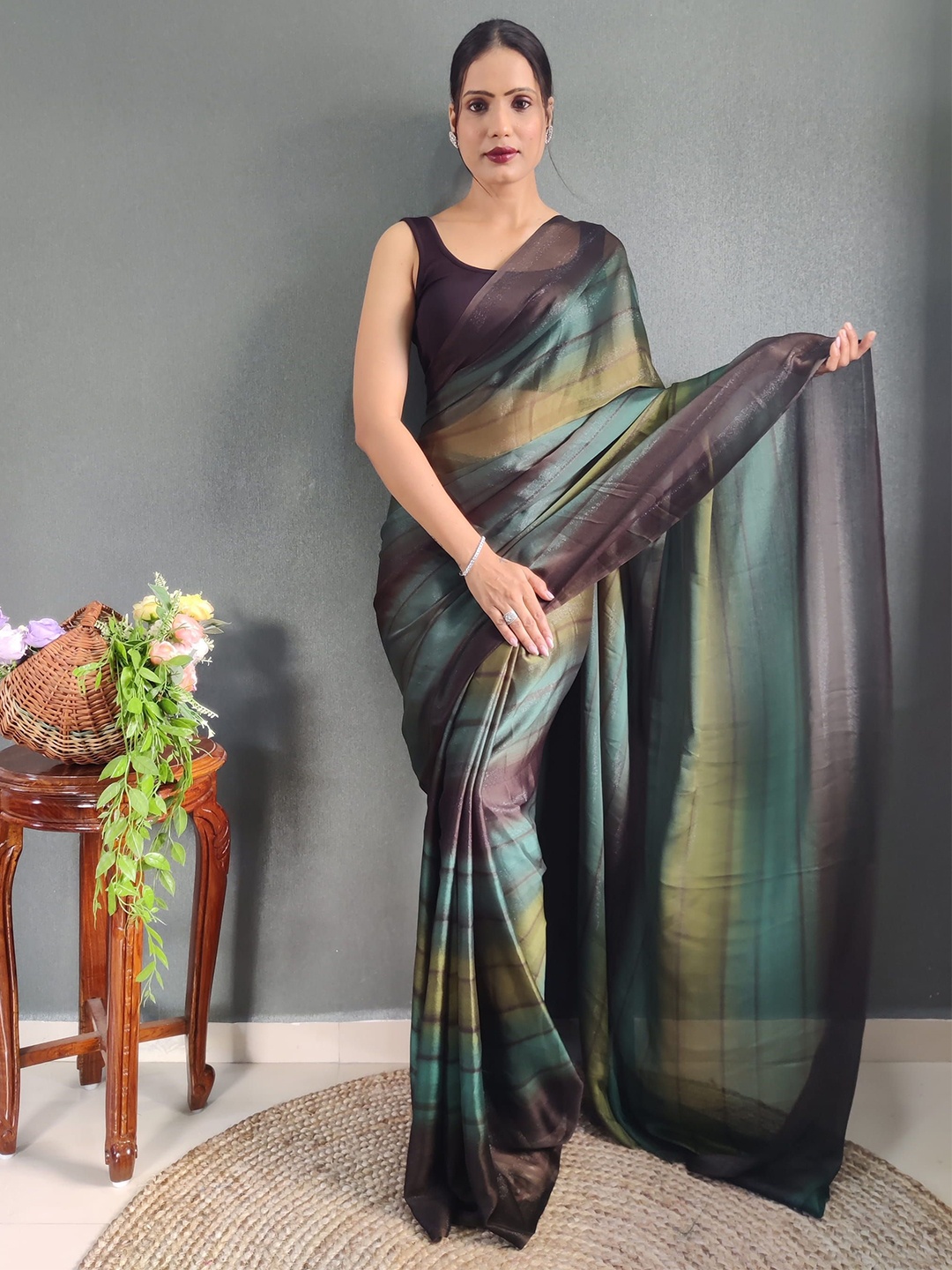 

DIVASTRI Striped Pure Crepe Ready to Wear Saree, Green