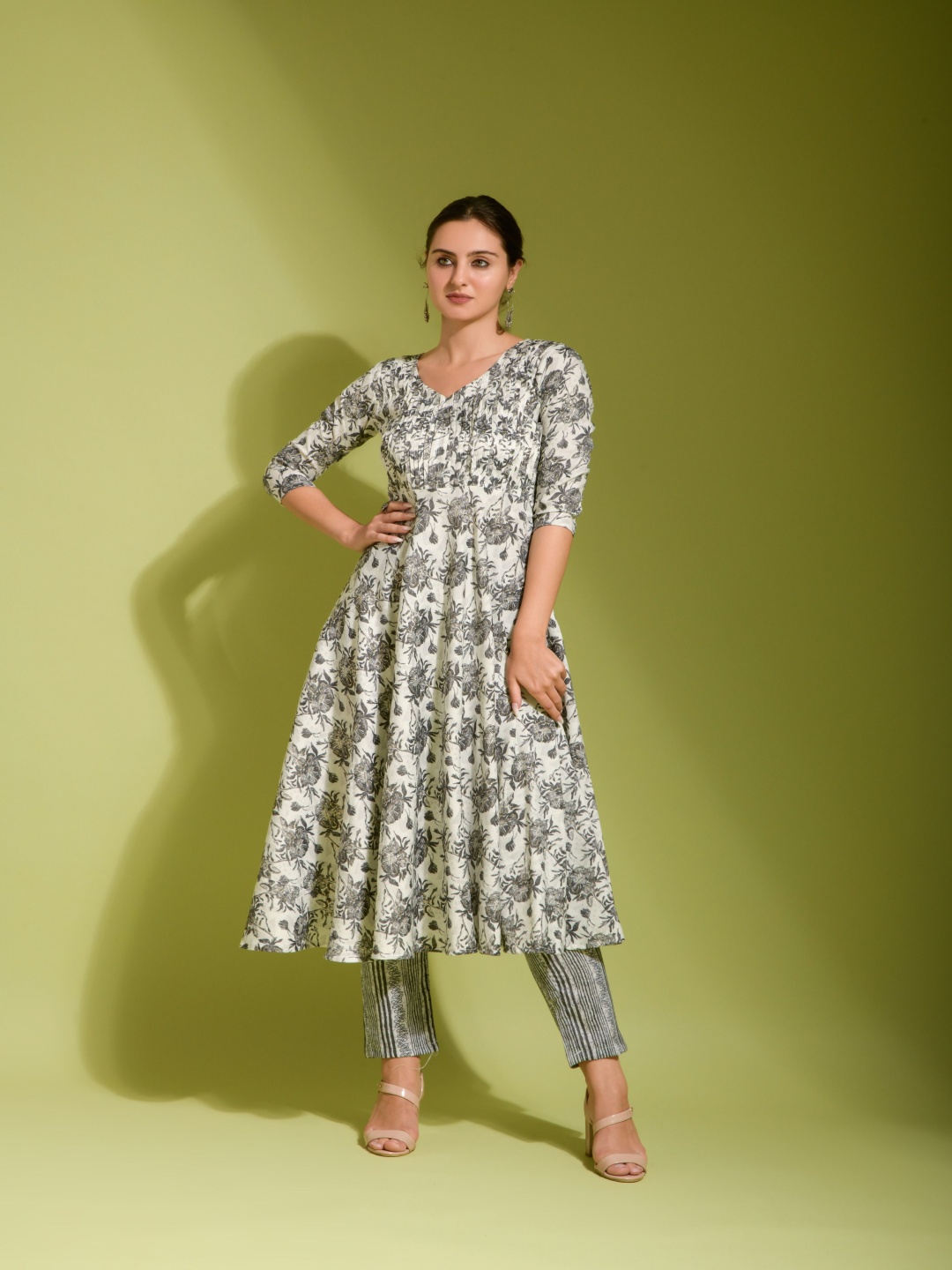 

SAZRIKA Floral Printed V-Neck A-line Kurta, Off white