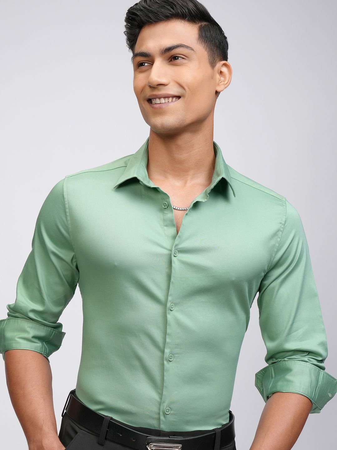 

LOCOMOTIVE Premium Men Premium Satin Solid Occasion Shirt, Green