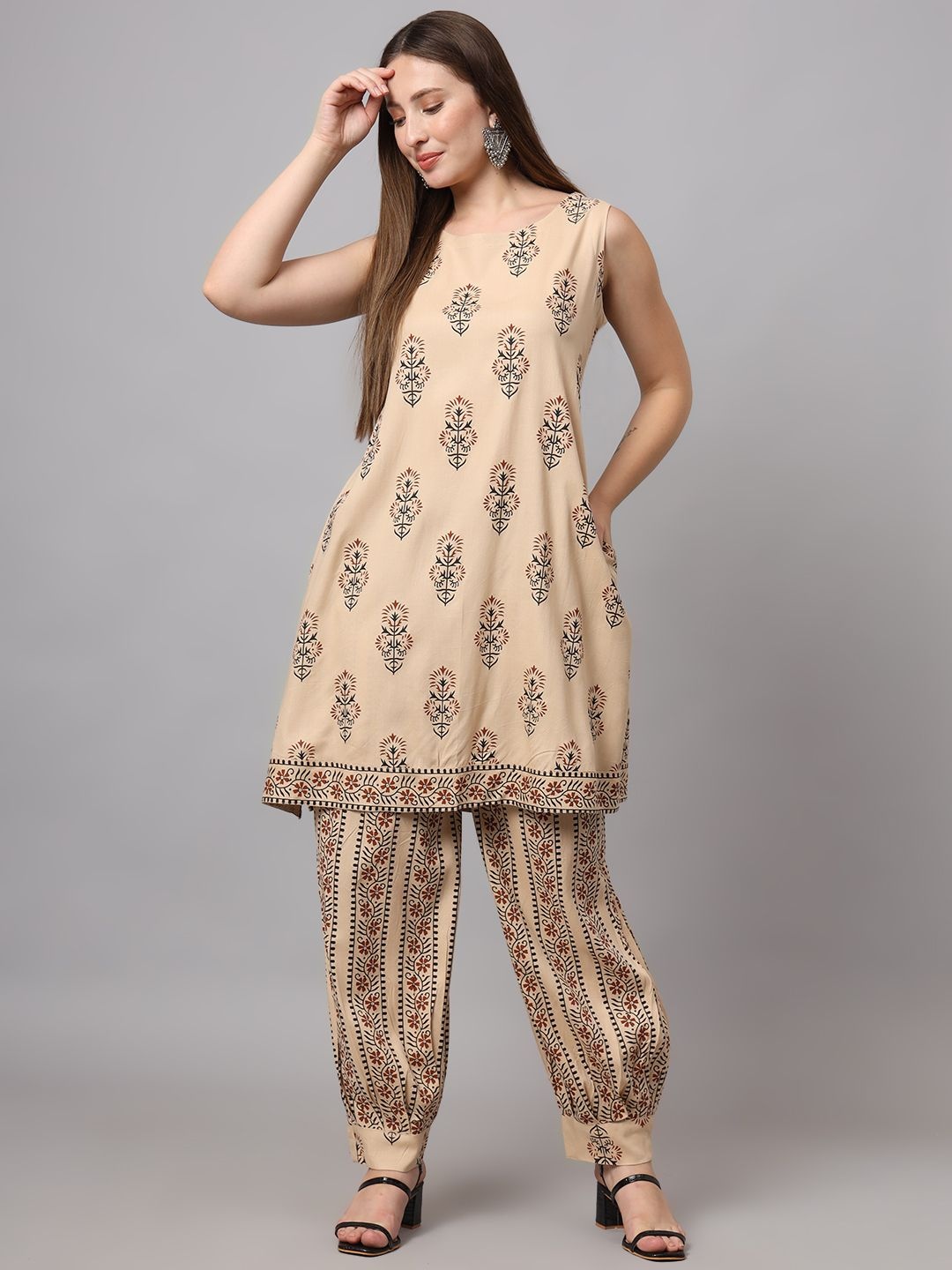 

NYPA Floral Printed Round neck Sleeveless Straight Kurta With Salwar, Cream