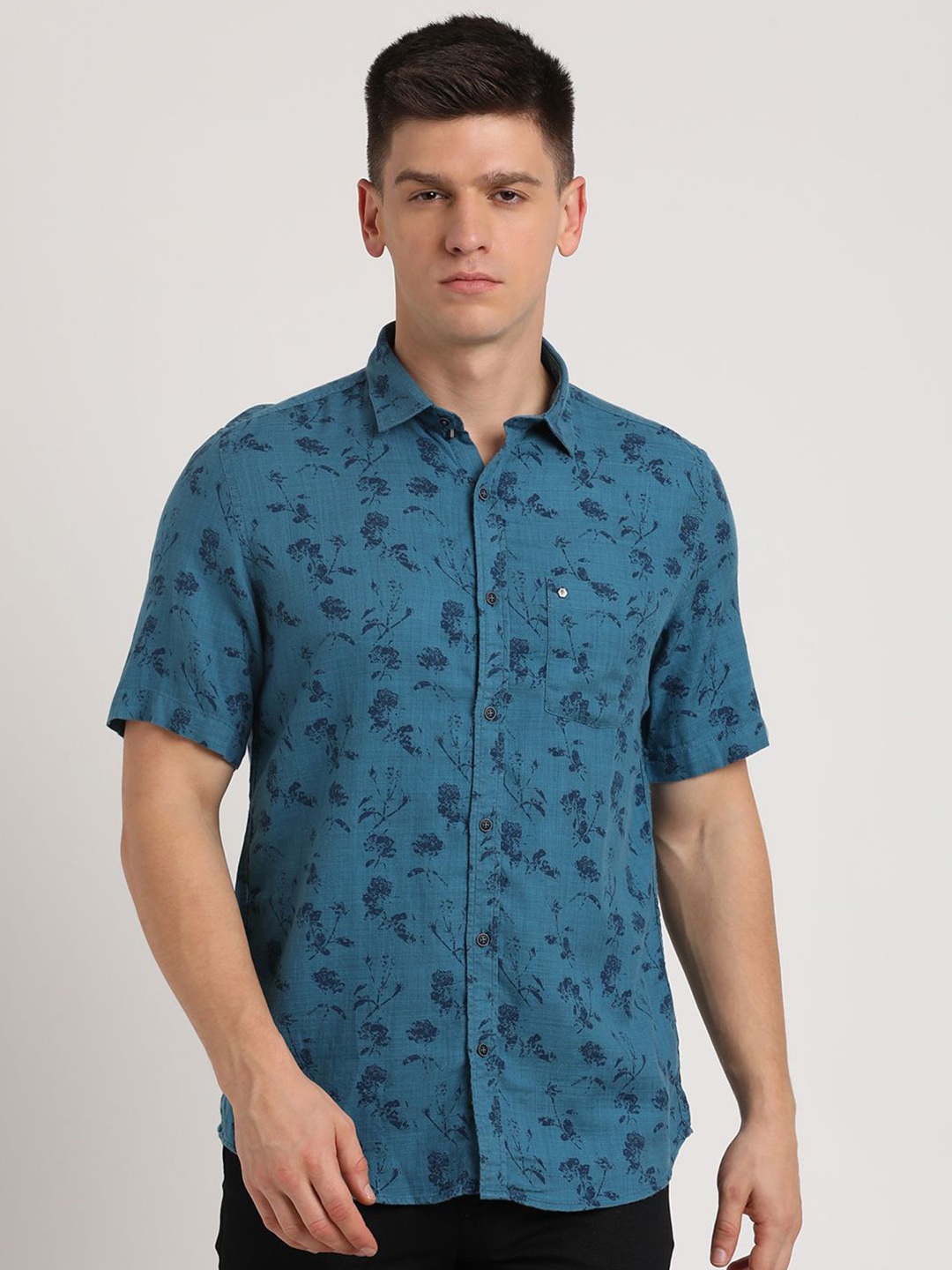 

Turtle Men Relaxed Fit Spread Collar Floral Printed Casual Shirt, Teal