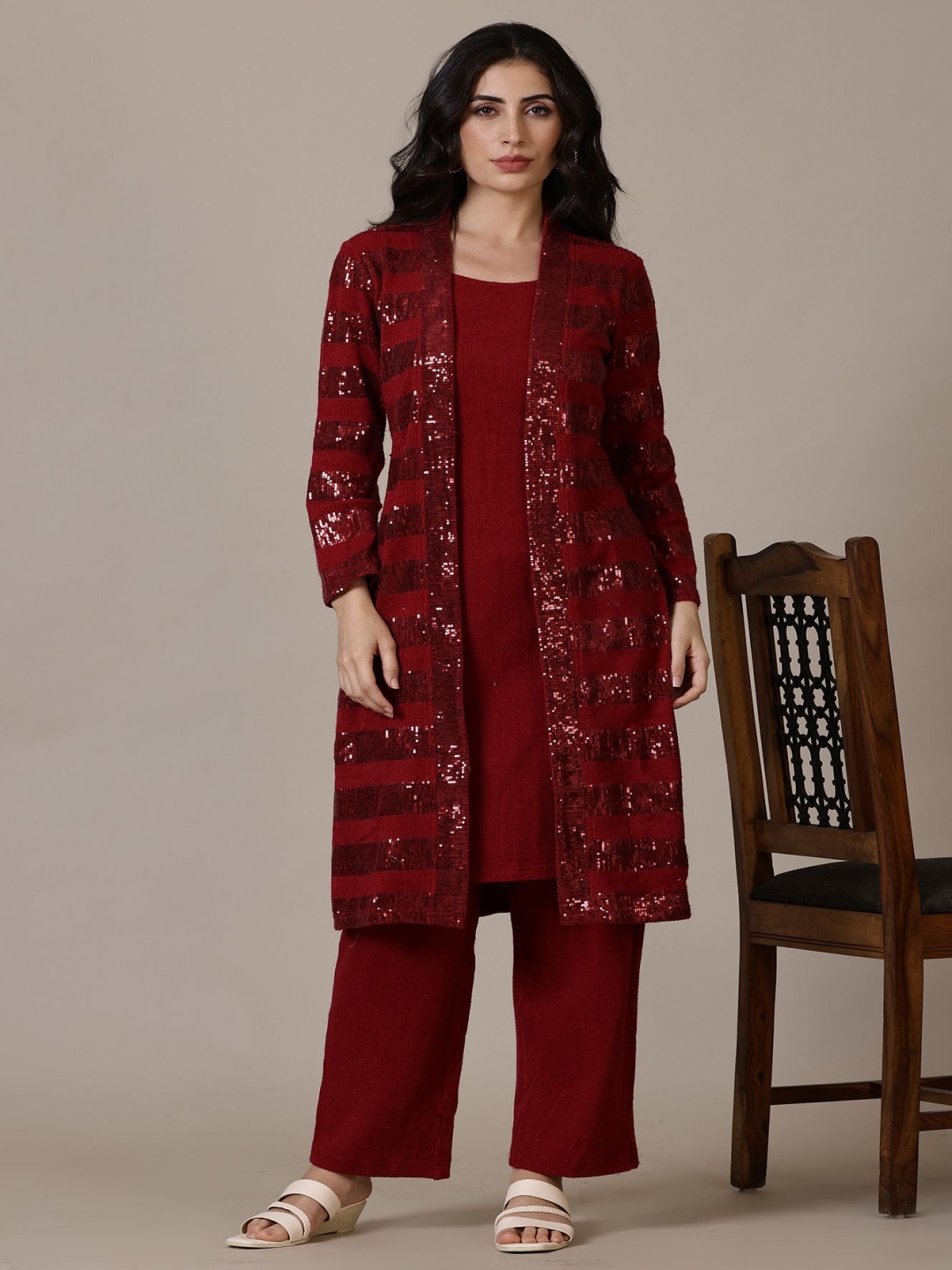

AURELIA Sequinned Round Neck Straight Kurta With Trousers, Red