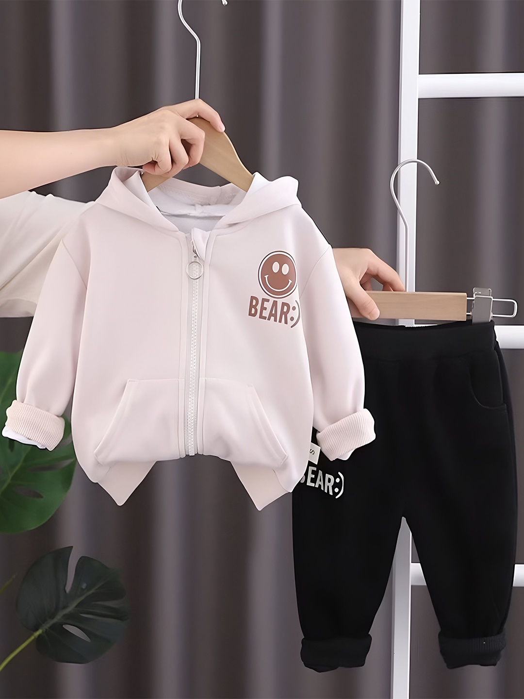 

Googo Gaaga Boys Printed Hooded Sweatshirt With Joggers, Cream