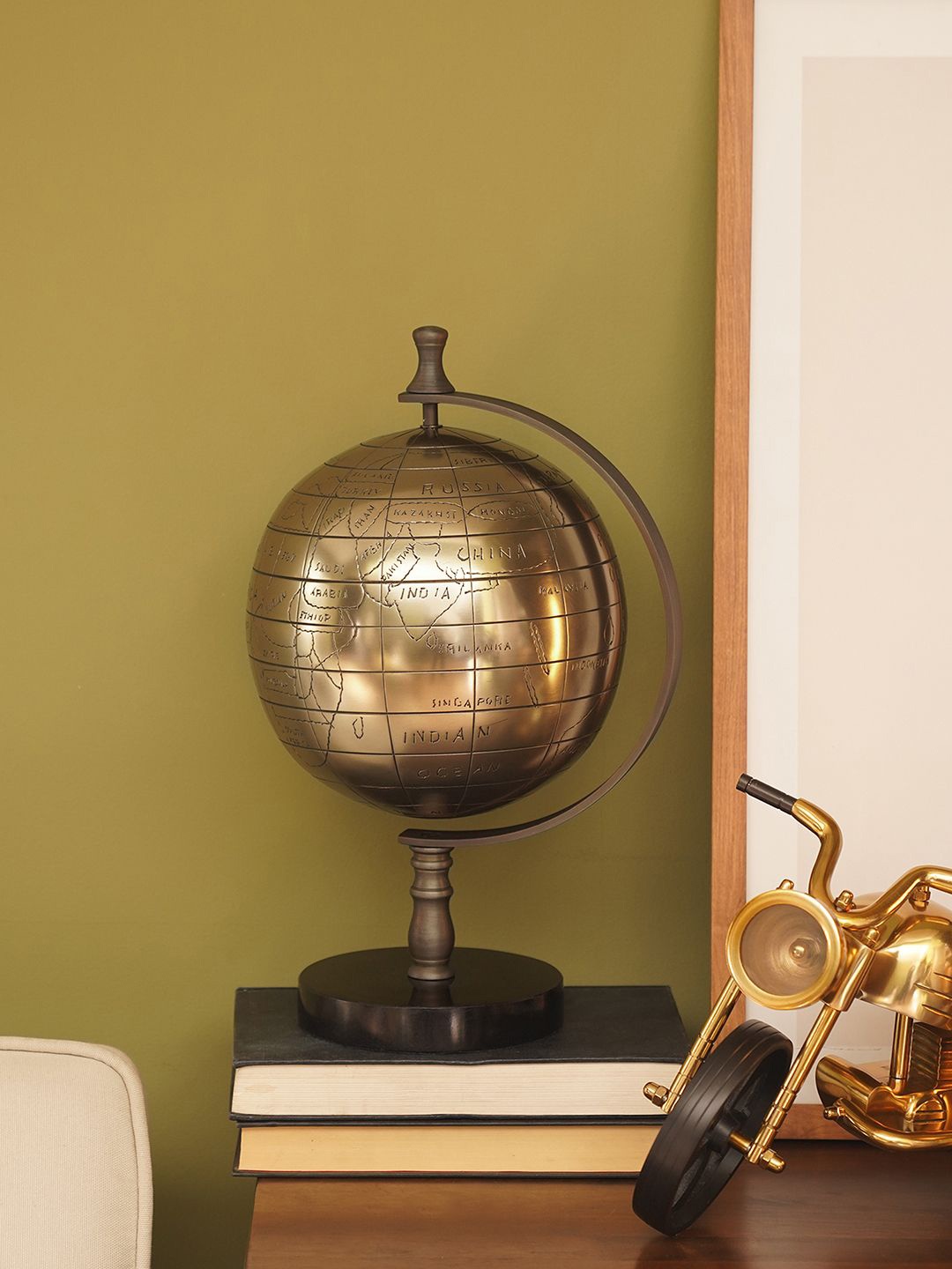 

Pure Home and Living Gold-Toned Globe with Stand Showpiece