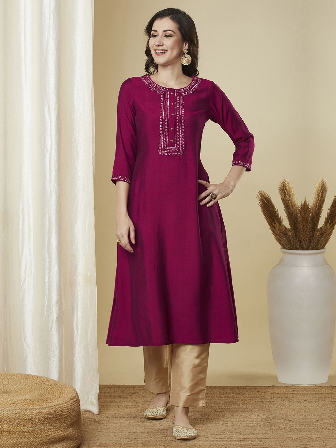 

KAMI KUBI Ethnic Motifs Printed Embroidered Round Neck A-Line Kurta, Maroon