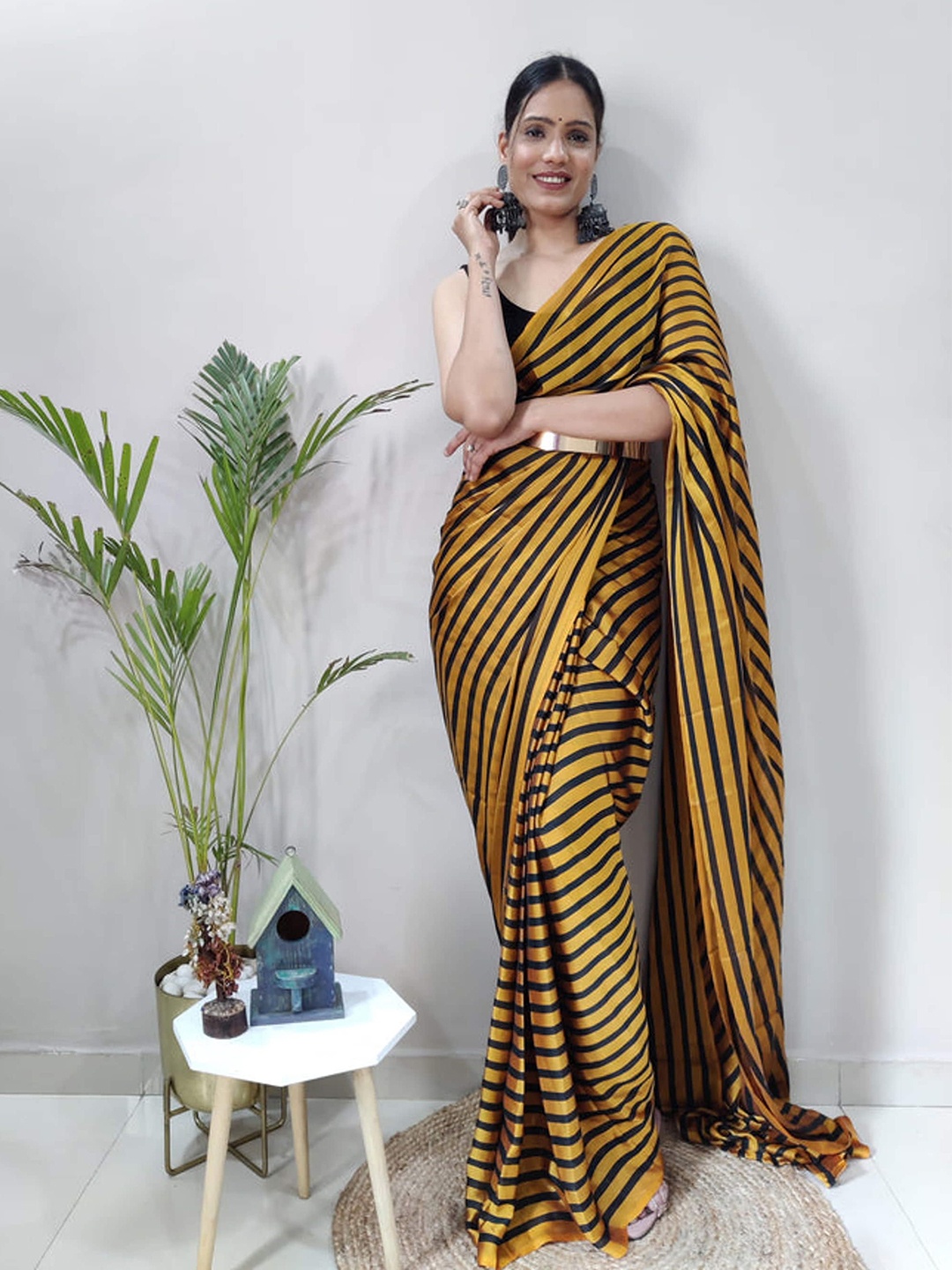 

DIVASTRI Leheriya Satin Ready to Wear Jamdani Saree, Yellow