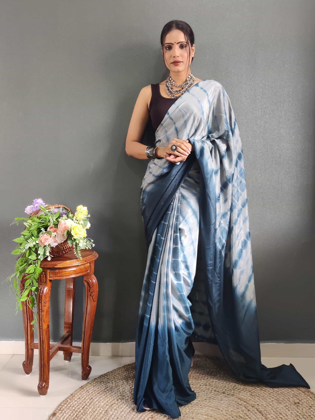 

DIVASTRI Tie and Dye Satin Ready to Wear Saree, Blue