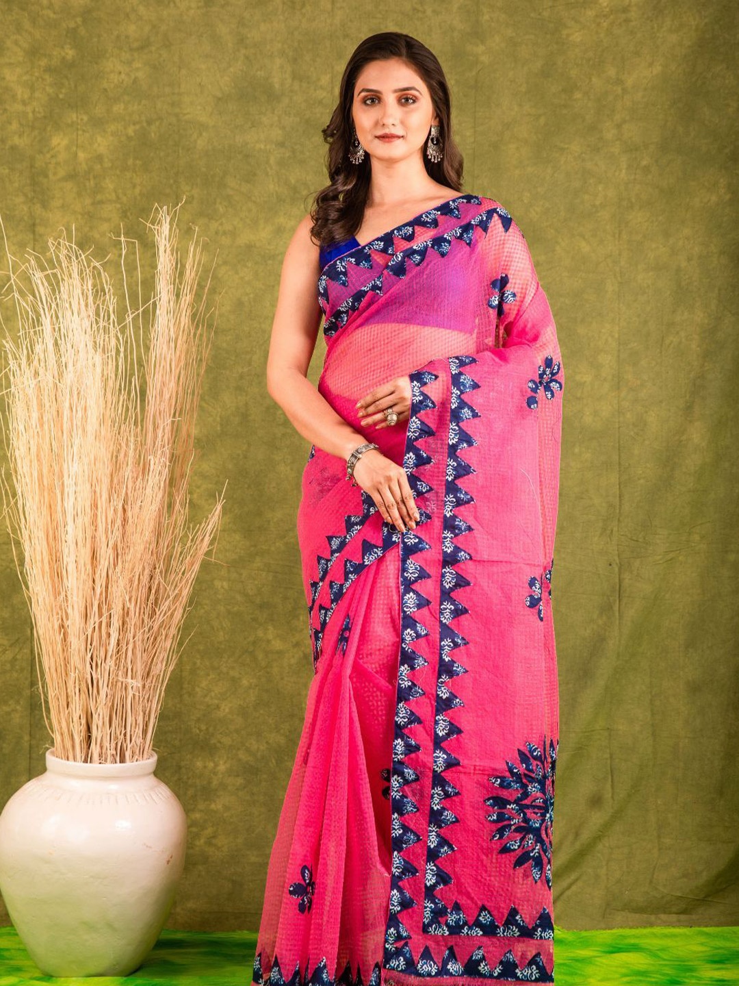 

8POURE Woven Design Printed Patchwork Saree, Pink