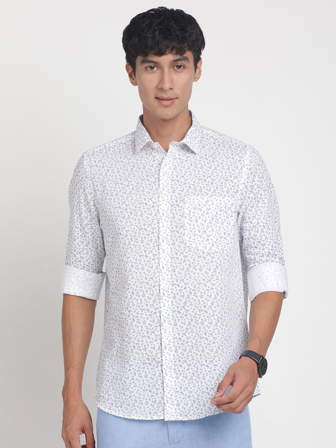 

Turtle Men Standard Fit Spread Collar Floral Printed Casual Shirt, White