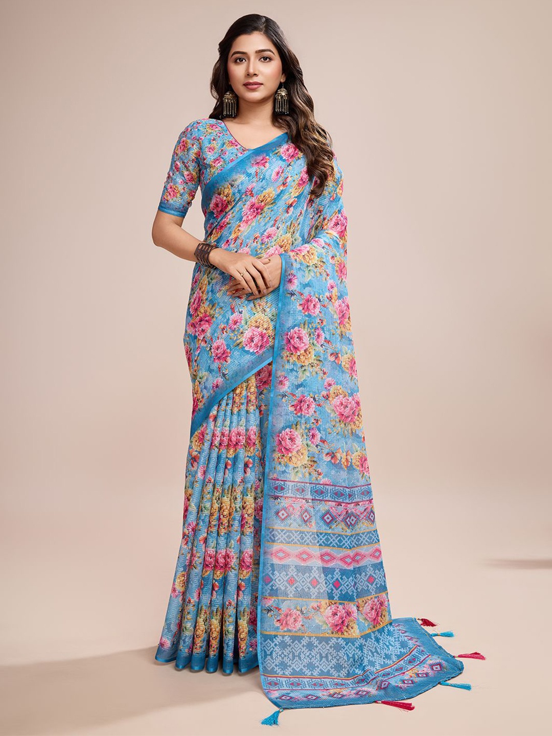 

SHRIMAY Floral Printed Saree With Blouse Piece, Blue